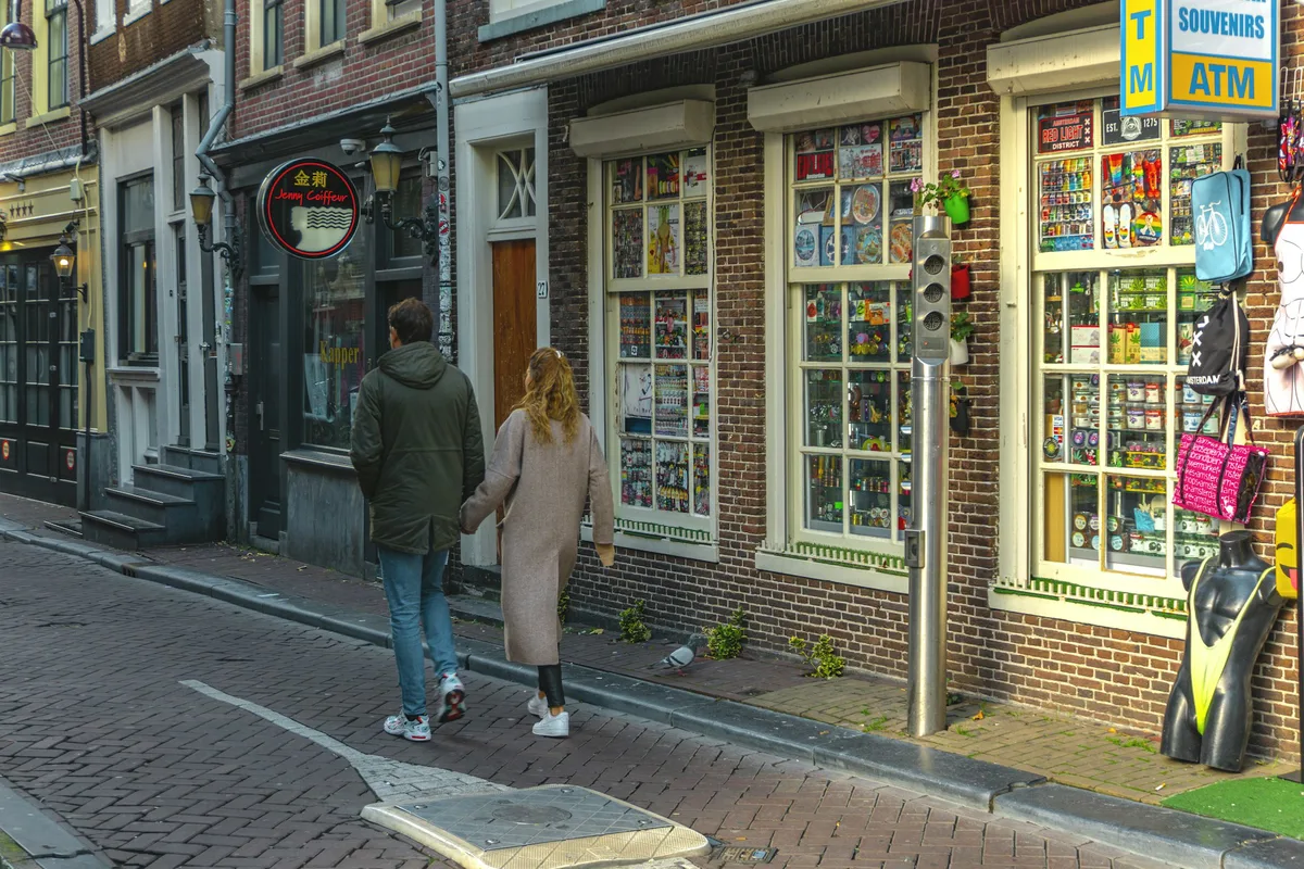 De gevel aan de Voorbeeldstraat